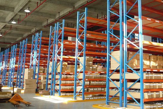 Estanterías para palés de pasillo estrecho